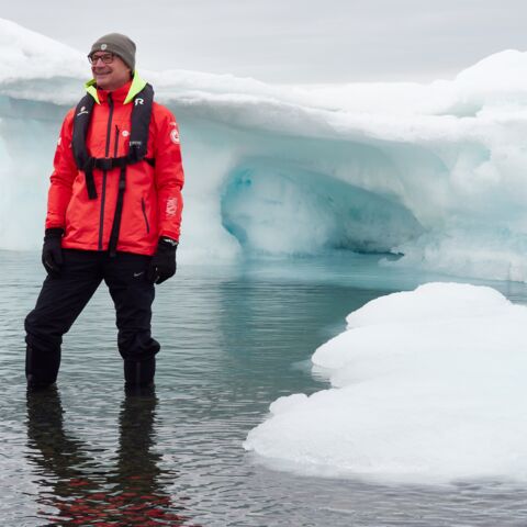 Der Expeditionsleiter Norman Faltus in der Paradise Bay in der Antarktis