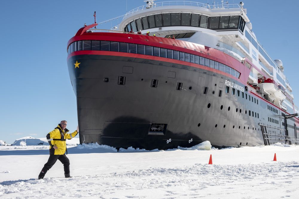 mit einem kleinen Schiff in die Antarktis reisen